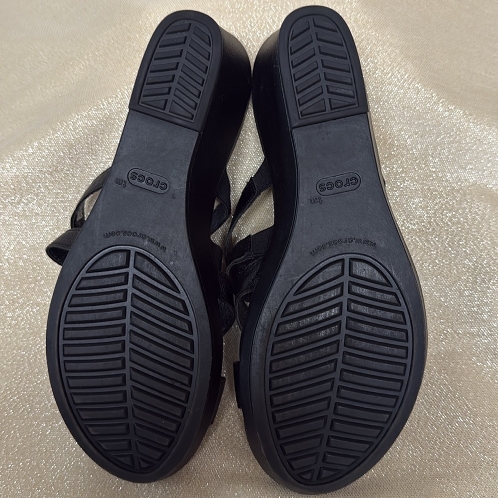 Crocs duel comfort Black Strappy Sandals. NWOT - Picture 3 of 5